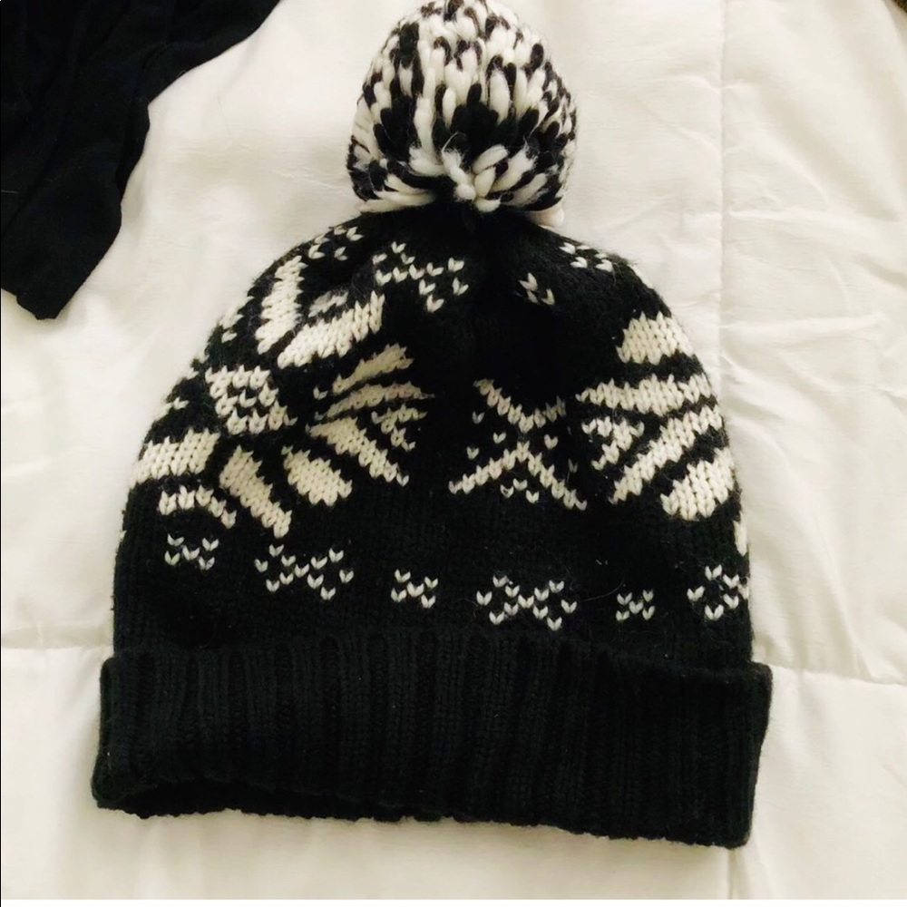 Black and white winter beanie